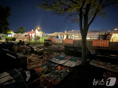 ソウル花火大会で前日から場所取り…無人のレジャーシートを相次ぎ撤去