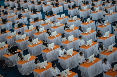 【今日の1枚】「公務員になりたい」 インドネシアの受験会場