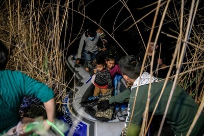 【今日の1枚】闇に紛れて入国、安堵もつかの間