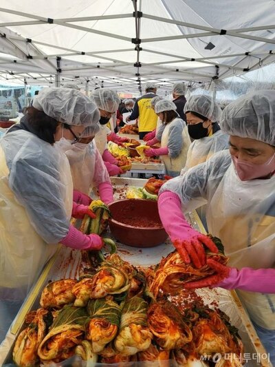 両班の里→ショッピング名所…「人口10万人」ここ、金・土ごとに「満員」 (上) – KOREA WAVE