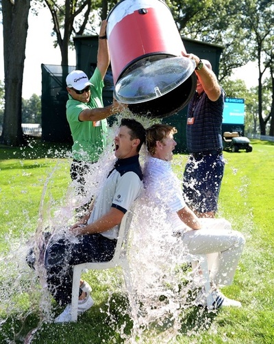 氷水かぶり難病研究支援、富豪や著名人も参加