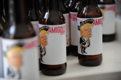 米メキシコの3人が「トランプビール」醸造、彼らしい仕上がりに