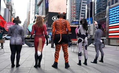 「種差別」に抗議 動物愛護団体がボディーペイントで訴え 米NY