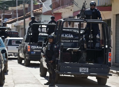 メキシコ、頭部切断された8人の遺体発見