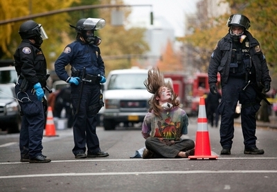 警察が｢オキュパイ｣行動を強制排除、米オレゴン州ポートランド