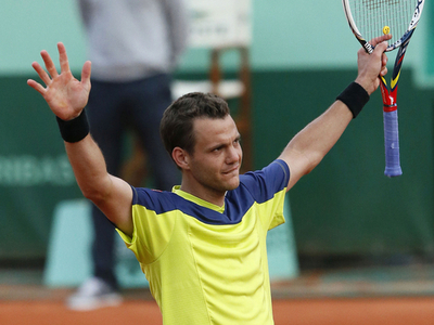 マシューがイズナーとの激戦制す、ナダルも3回戦へ 全仏オープン