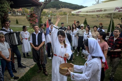 セルビア旅行で「誓います」 結婚式体験が中国人に人気