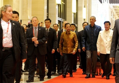 オバマ氏とフィリピン大統領が面会 夕食会前に短く言葉交わす