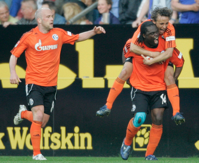 シャルケ ボーフムに快勝し暫定2位に