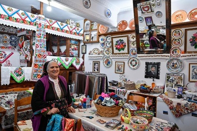 財産や名前受け継ぐ家長は女性 ギリシャの島