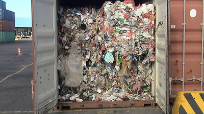 リサイクル用プラスチックのコンテナから家庭ごみ1400トン、英国から輸入 ブラジル