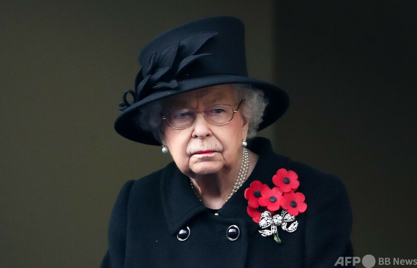 英女王夫妻、数週間以内にコロナワクチン接種へ 報道