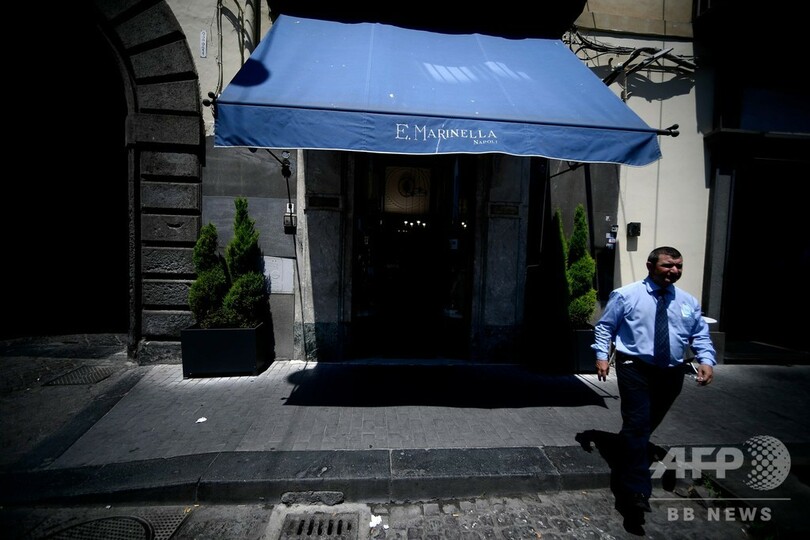 南イタリアの老舗が手縫いで仕立てる英国流ネクタイ