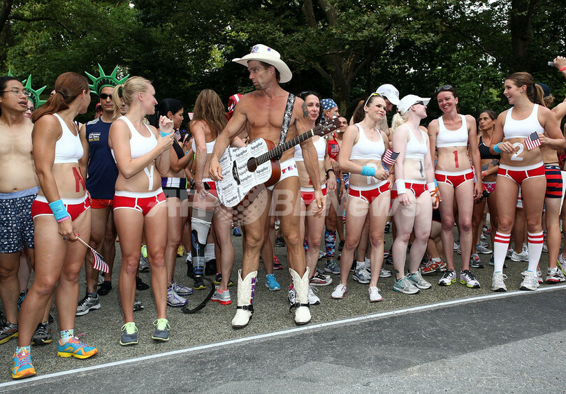 下着姿でダッシュ、NYセントラルパーク