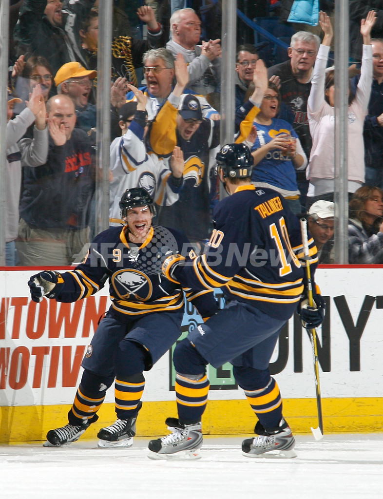 ブルーインズ セイバーズに敗れ連勝4でストップ