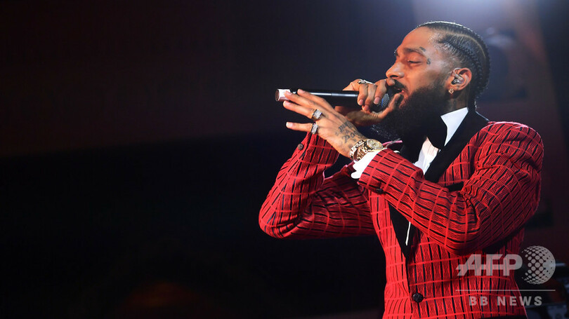 米ラップ歌手N・ハスルさん、LAで銃撃され死亡