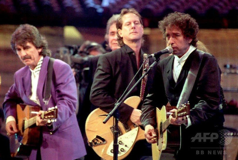 ボブ・ディラン氏にノーベル賞、文学界で賛否噴出