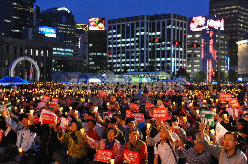 韓国大統領、改革推進で危機打開訴え ソウルでは2万人集会