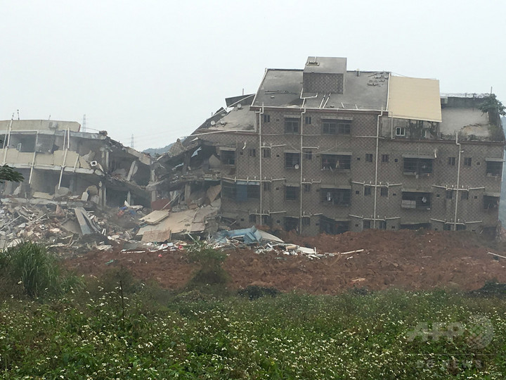 中国南部深センで大規模な土砂崩れ、41人不明 中国南部深センで大規模な土砂崩れ、41人不明