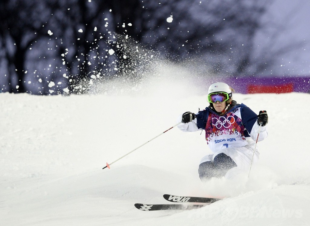 女王カーニーが順当に決勝進出、女子モーグル 写真5枚 国際ニュース：AFPBB News