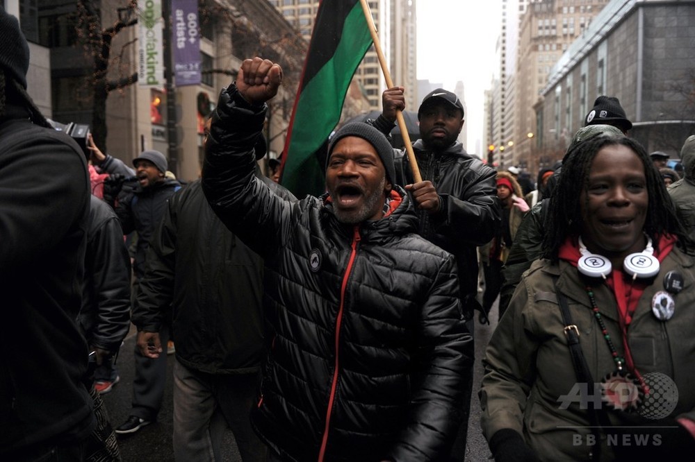 米シカゴで大規模デモ 白人警官による黒人少年射殺に抗議 写真6枚 国際ニュース Afpbb News