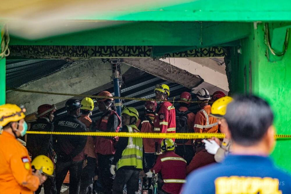 インドネシア寄宿学校崩壊、91人閉じ込めの恐れ 当局発表 写真8枚 国際