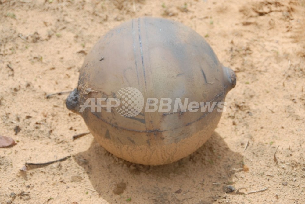 国際ニュース：AFPBB News空から降ってきた謎の鉄球、その正体は？ナミビア