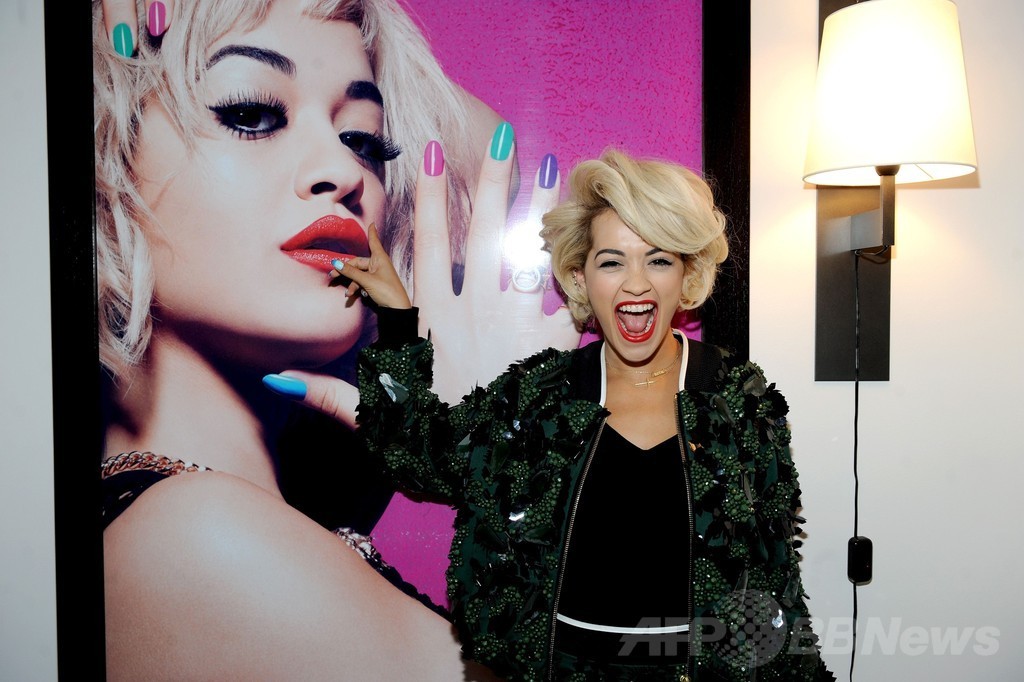 リタ・オラが「リンメル」とコラボ、NYでお披露目！