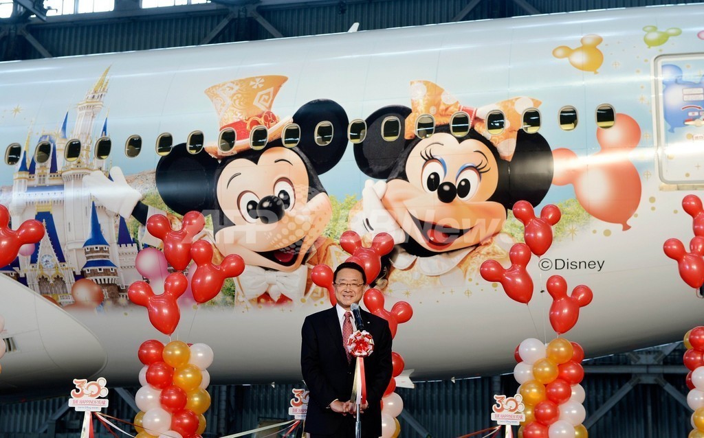 ミッキー＆ミニーも笑顔、ディズニーリゾート30周年でJAL特別機