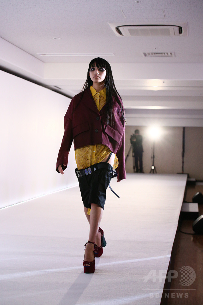 「ミキオサカベ」、レザーを使ったスペシャルファッションショー