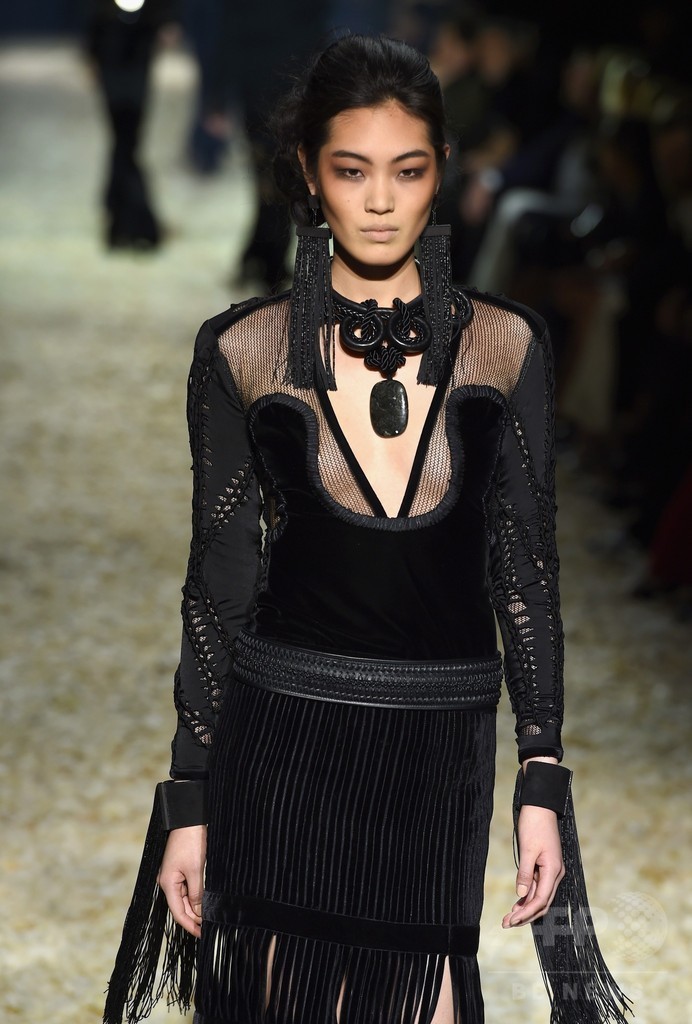 生まれ育ったサンタフェから着想を得たボヘミアンシック、「トム フォード」15/16年秋冬