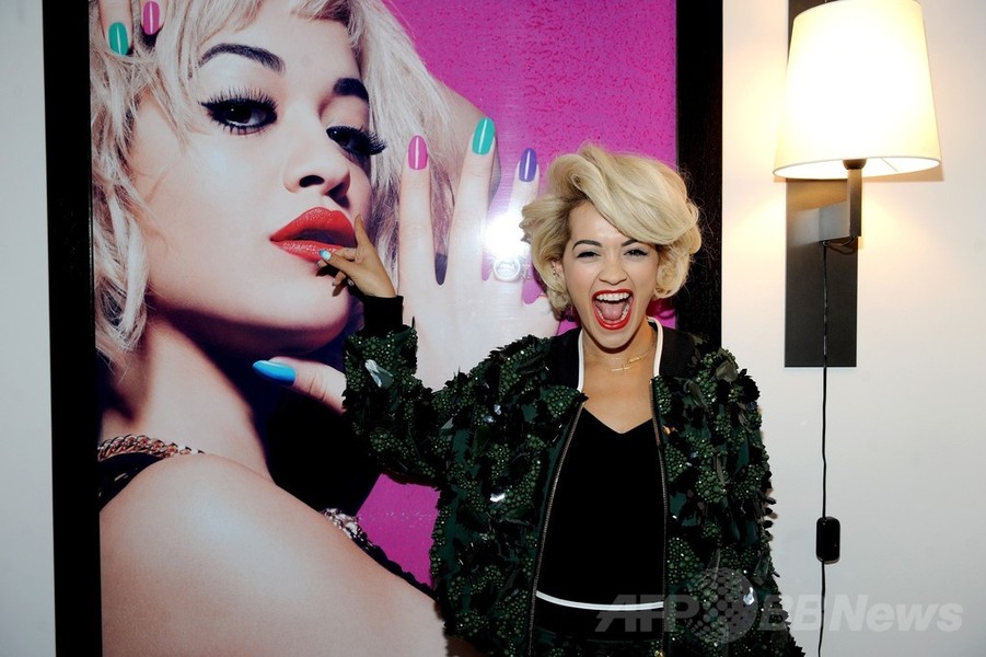 リタ・オラが「リンメル」とコラボ、NYでお披露目！