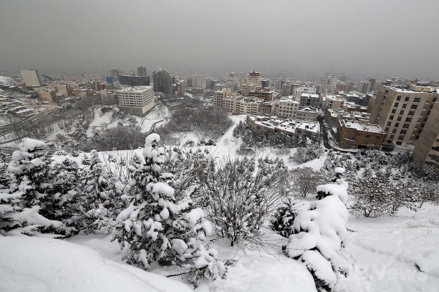 イラン北部に過去半世紀で最強の暴風雪、住民孤立