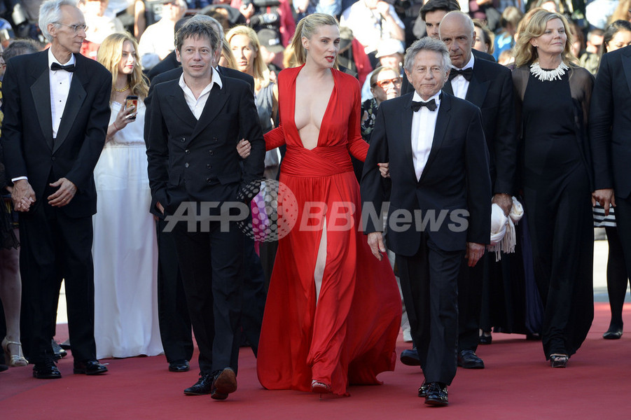 ポランスキー監督の妻で女優エマニュエル・セリエ、注目浴びたドレスは「アレクサンドル・ボーティエ」