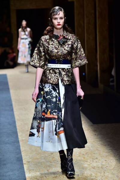 「プラダ」16/17年秋冬コレクション