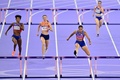 パリ五輪、陸上女子400メートルハードル決勝。レースに臨む（左から）米国のアンナ・コックレル、オランダのフェムケ・ボル、米国のシドニー・マクラフリンレブロニ（2024年8月8日撮影）。(c)Martin  BERNETTI / AFP