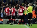 13-14スペイン1部リーグ第34節、FCバルセロナ（FC Barcelona）対アスレティック・ビルバオ（Athletic Bilbao）。後半5分にアリツ・アドゥリス（Aritz Aduriz）が決めた先制点を喜ぶアスレティック・ビルバオの選手（2014年4月20日撮影）。(c)AFP/JOSEP LAGO