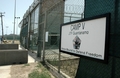 キューバのグアンタナモ（Guantanamo）米軍基地の収容所（2008年7月23日撮影）。(c)AFP/Randall Mikkelsen