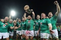 ラグビーテストマッチ、ニュージーランド対アイルランド。勝利を喜ぶアイルランドの選手（2022年7月16日撮影）。(c)Marty MELVILLE/ AFP