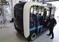 米メリーランド州ナショナルハーバーにあるローカルモーターズ社で公開された自動運転車「Olli」（2016年6月16日撮影）。(c)AFP/Mandel Ngan