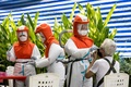 タイの首都バンコクの市場前で、新型コロナウイルス検査を行う医療従事者（2021年9月4日撮影）。(c)Jack TAYLOR / AFP