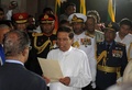 スリランカの主要都市コロンボ（Colombo）で大統領の就任宣誓をするマイトリパラ・シリセナ（Maithripala Sirisena）氏（2015年1月9日撮影）。(c)AFP/LAKRUWAN WANNIARACHCHI