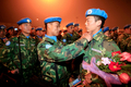 2007年11月23日、河南（Henan）省、鄭州（Xinzheng）国際空港で、出発前に国連PKO部隊の水色の制帽をかぶり整列する人民解放軍兵士。(c)AFP/TEH ENG KOON