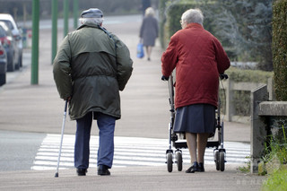 スウェーデン、年金の支給開始年齢を61歳から64歳に引き上げへ スウェーデン、年金の支給開始年齢を61歳から64歳に引き上げへ