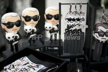 ベルリンに「カール・ラガーフェルド」ストア、フィギュアも発売 写真