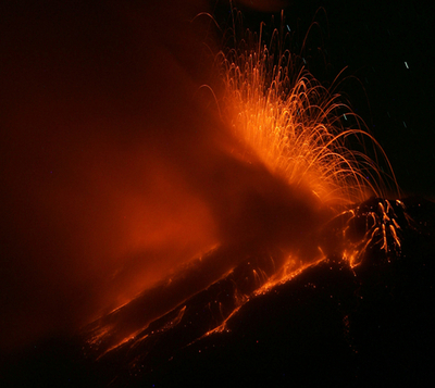 トゥングラウア火山の噴火活動継続、数千人が避難