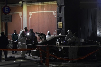 中国大使館に車突っ込む、政治亡命求める？アルゼンチン