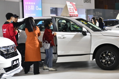 自動車の値下げブームにはどれだけの水増し？ 補助金に関する論争