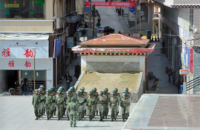 中国、チベットに軍を大幅増強か
