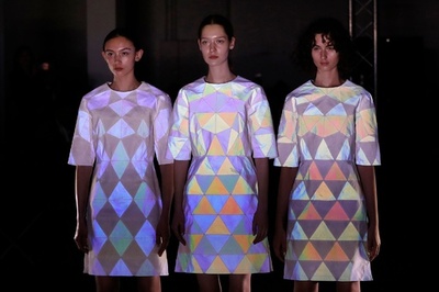 プリズムをテーマに光で遊ぶ、「アンリアレイジ」18/19年秋冬